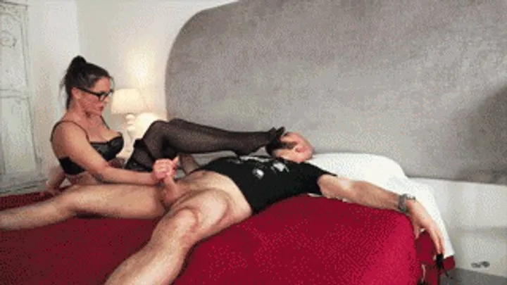 DILDO MAN USED BY DOMINANT WOMAN