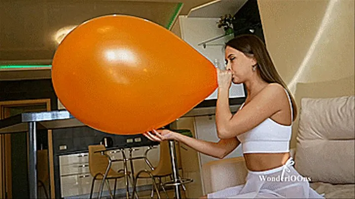 Lola B2P huge balloon