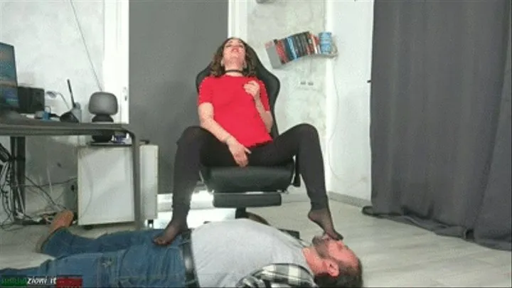 Eccitata Dal Potere ( Only Foot Fetish Scene ) Turned On By Power