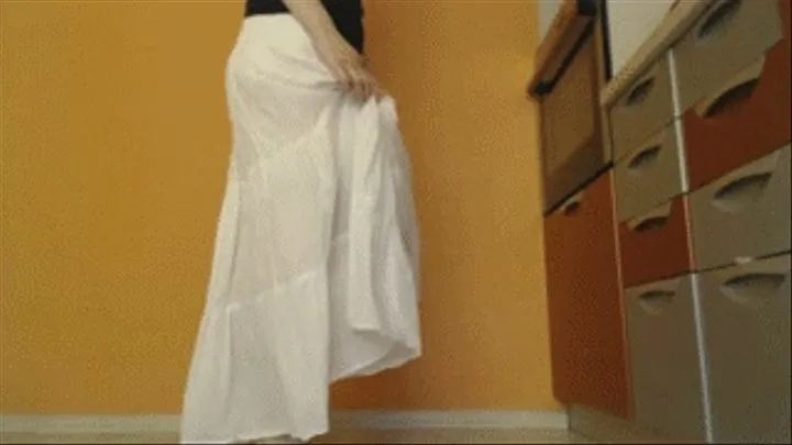 Whats hiding under mommies skirt (milf)