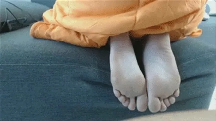 Feet under cover (foot play)