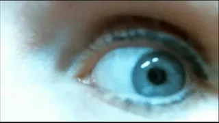 Look into my deep blue eyes (extreme close-ups)