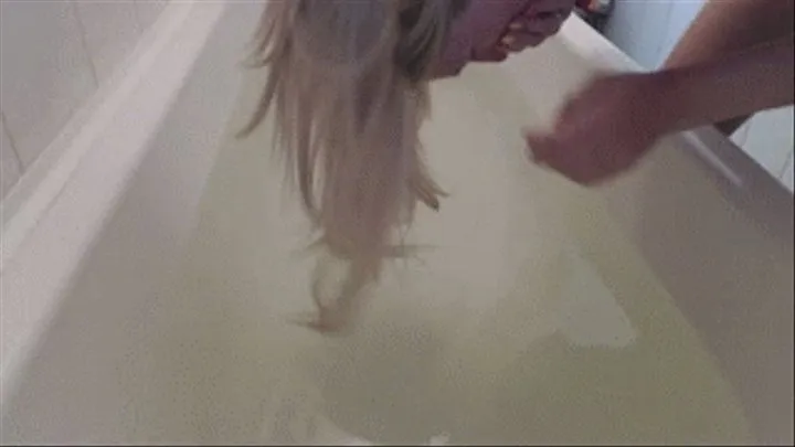 Bathtub hair washing *custom* (underwater fetish)