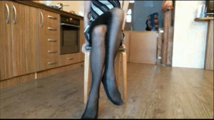 Crossing legs 3 (pantyhose)