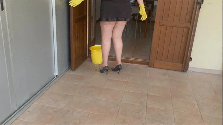 Scrubbing balcony