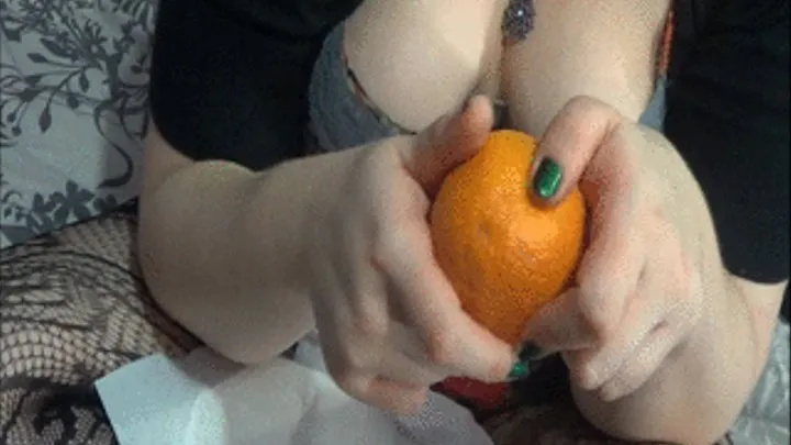 Juicy Citrus: Hands & Mouth