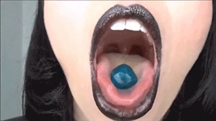 Candy Crushing With My Teeth ( VORE )