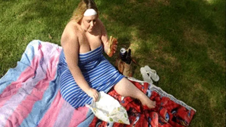 SexySignatureBBW Eating In The Park/Gaining Update! Pt. 1