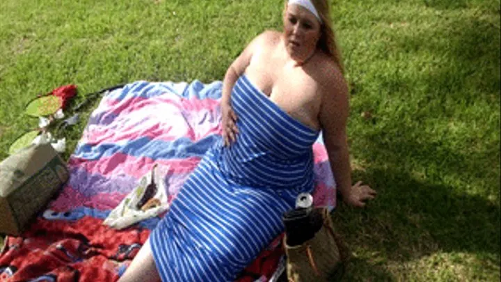 SexySignatureBBW Eating In The Park/Gaining Update! Pt. 2