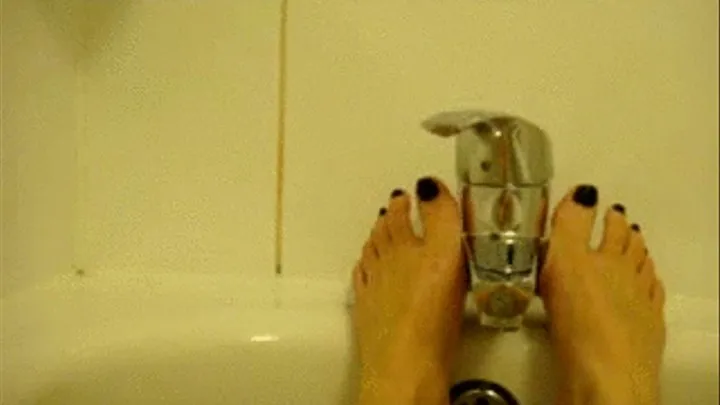 Foot play in bath