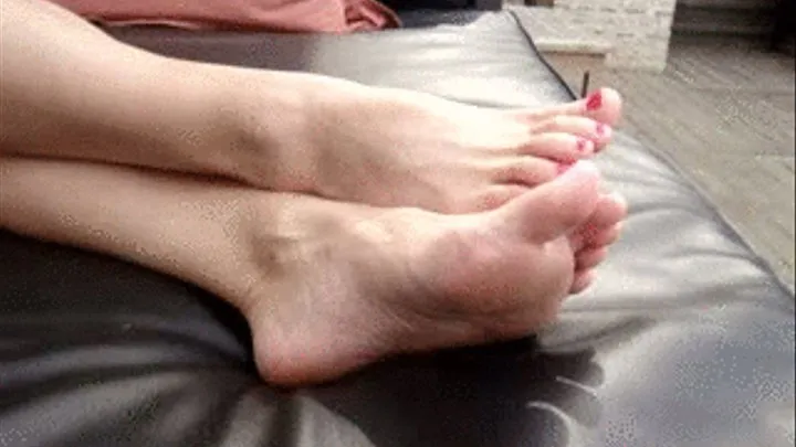 Chillout feet on the beach