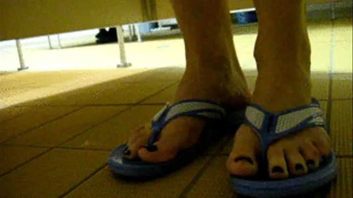 Bare feet in candid camera