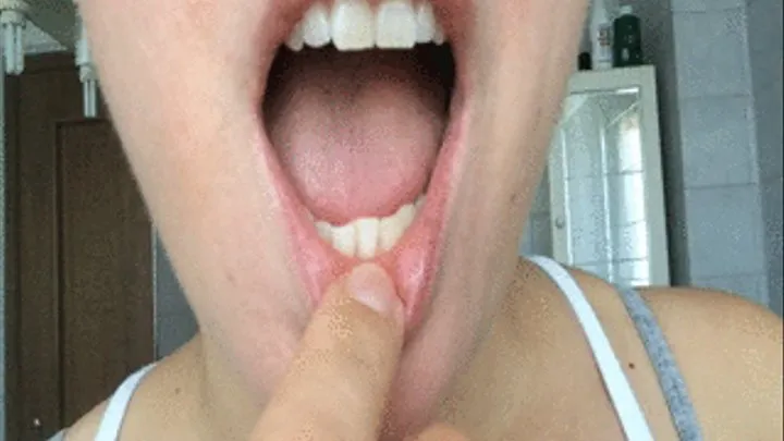 finger in mouth 3°