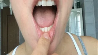 finger in mouth 3°