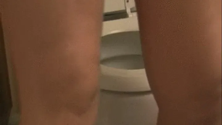 Thick thigh view TOILET FETISH