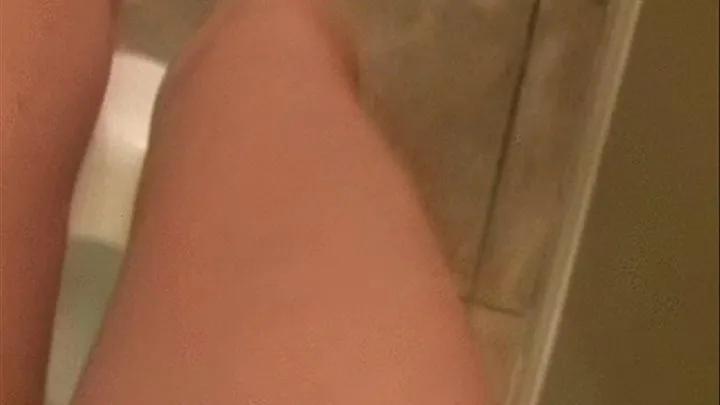 thick thigh Pov TOILET FETISH