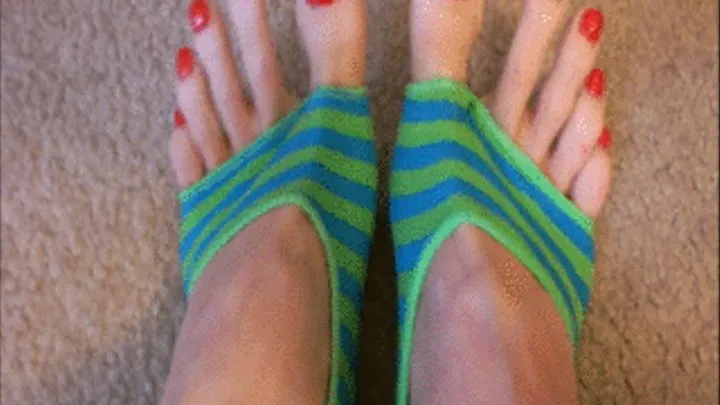 Long toe wiggles in yoga socks POV