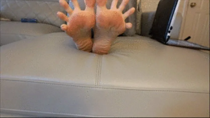 Pink soles and toe spreads/wiggles