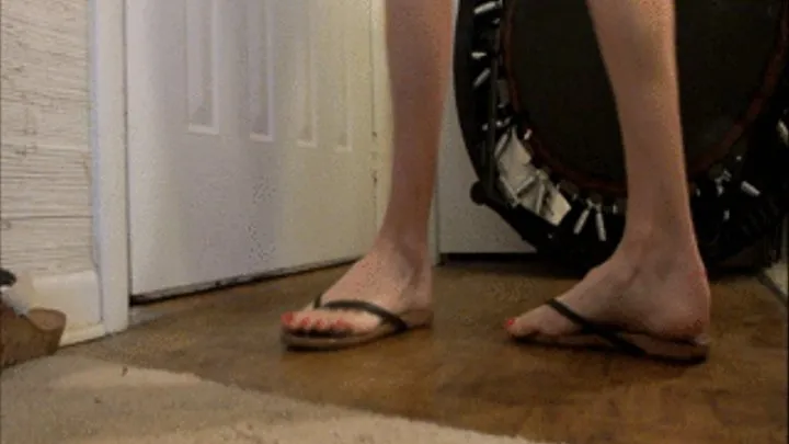 Watch Violet try on several styles of flip flops