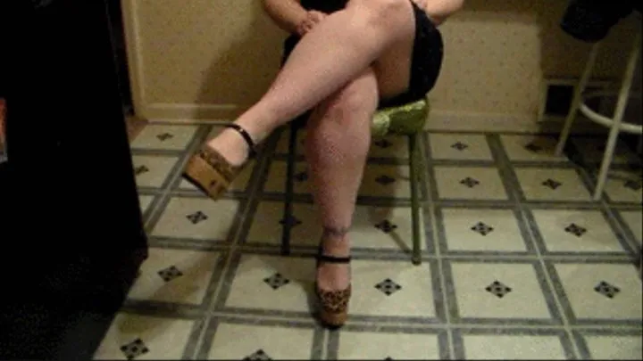 Bare Crossed Legs in Wedges and Random Tapping