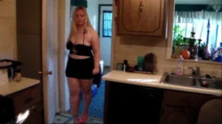 Unknowing Giantess crushes my neighbor with high heels