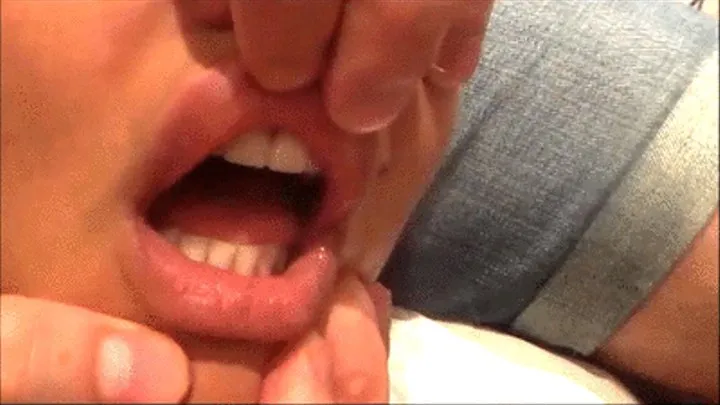 FEMALE MOUTH MIX