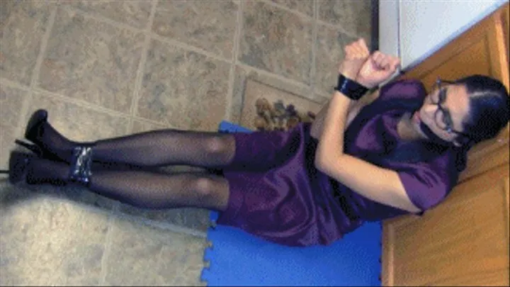 Housewife eRica gets robbed and spanked while getting ready for Thanksgiving. .