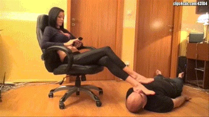Lady Electra - The Real Boss - PART2: The Face Of The Boss As A Stool, Foot Massage On Face And Ignore