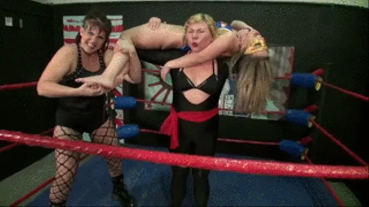 Huxly's Amazons Break Super Girl - WRESTLING