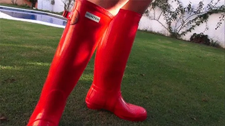 Gloss Hunter Boots Stroll & Squeaking