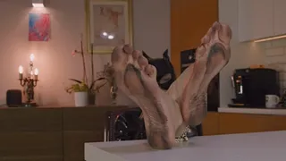 Lick Feet Of Catwoman Amber - Part 2 - 4096x2304