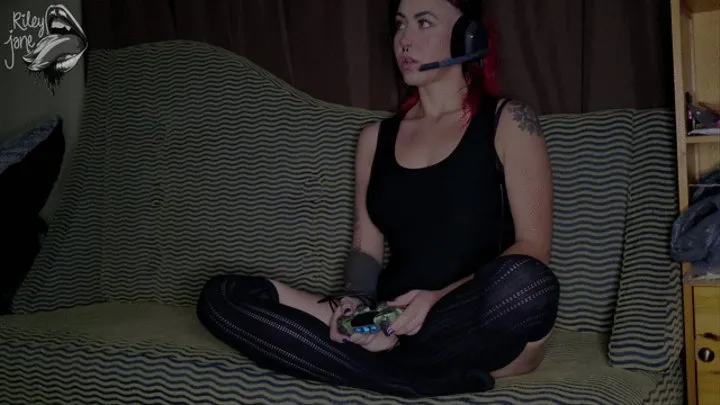 Gassy Gamer Girlfriend