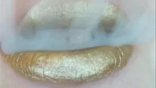 Smoking Gold - Extreme Closeup