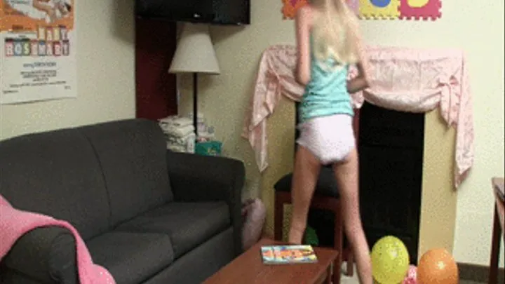 Diapered 19yo Chassity's Unassisted Diaper Mess & Farts