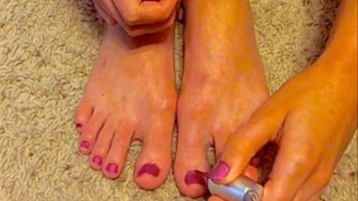 Kerri King Paints Her Bare Toenails for You!