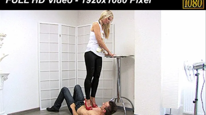 Denise loves to see men suffer (WMV - FULL HD)