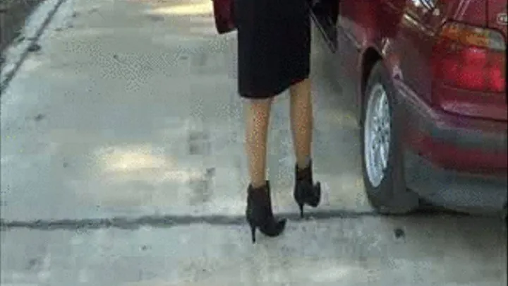 Long Clip of Merryll CRANKING,REVVING and spining tires in Stiletto BOOTS