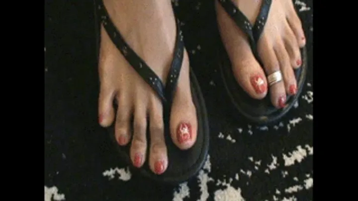 Long lovely toes wiggling in Flip Flops - HQ