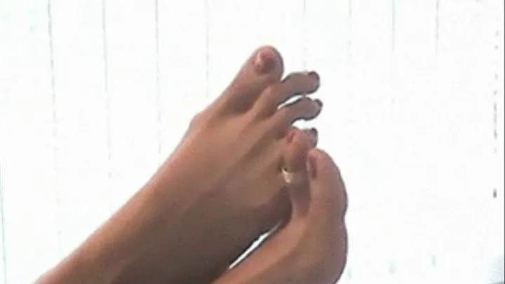 Mia's long red toe tease