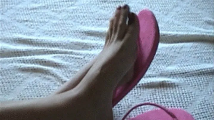 Up Close toes in flip flops