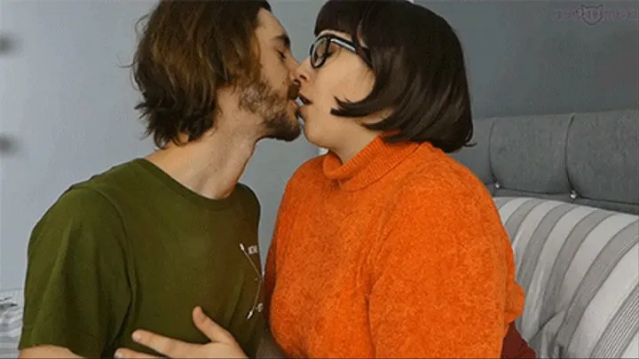 Velma and Shaggy Makeout Session