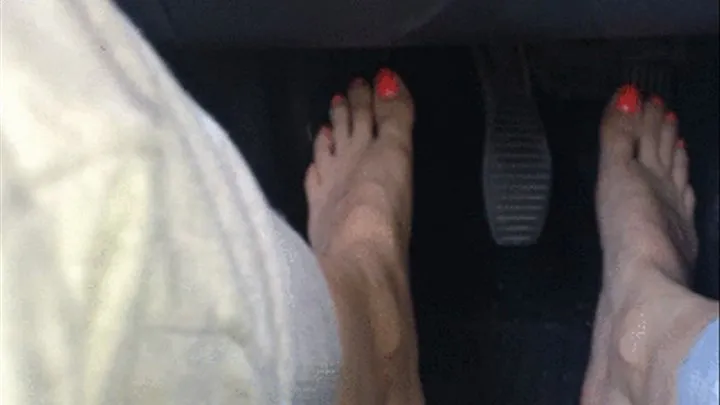 Barefeet on pedal!!