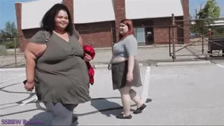 Brianna: Waddling with (bbw)Wood