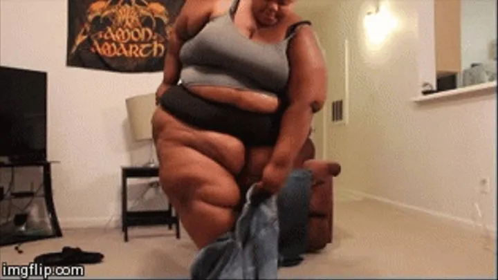 SSBBW Yaya Struggling in jeans!