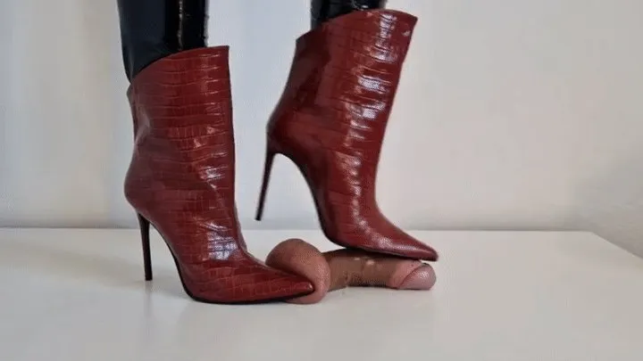 Lady Latisha - CBT Trample Board - GIULIANO GALIANO Stiletto Boots - close up