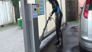 Carwash in Latex and Rubberboots