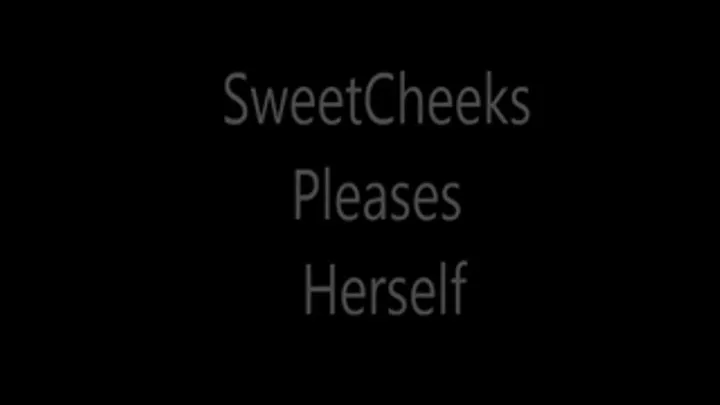 SweetCheeks Pleases Herself