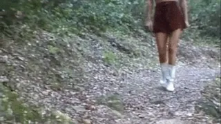 Slut with great ass piss in the woods