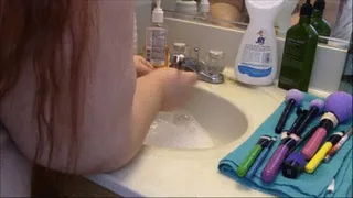 Giantess Cleaning Makeup Brushes