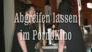 Abgreifen lassen im Pornokino / in a porncinema